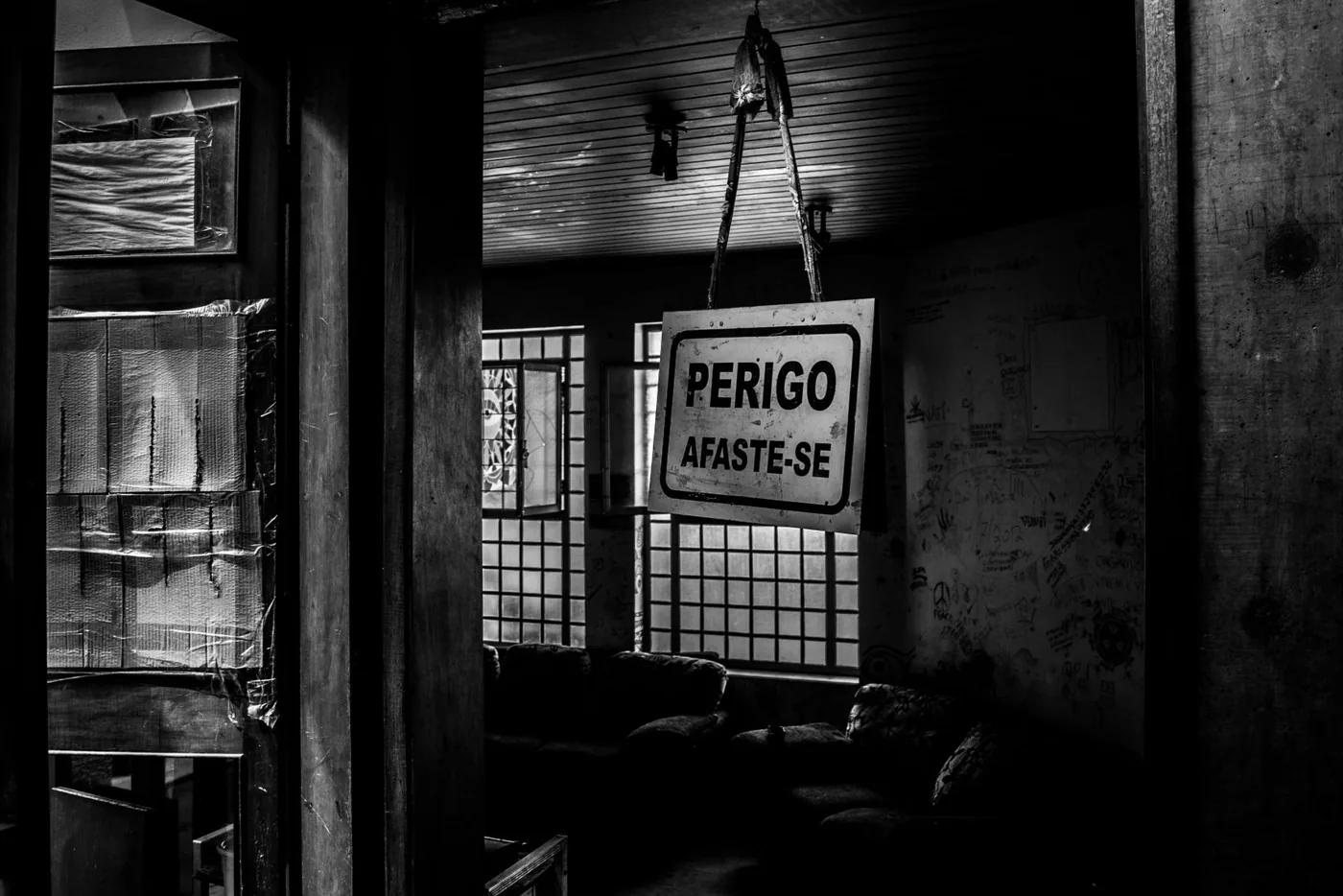Adultos em um contexto urbano e social