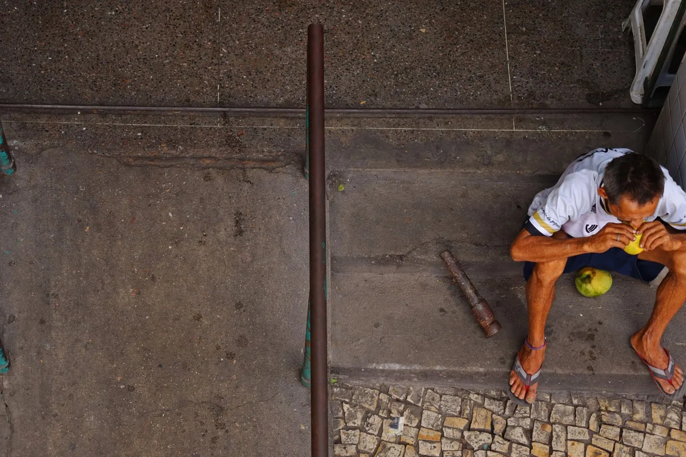 Adultos em um ambiente social no Brasil